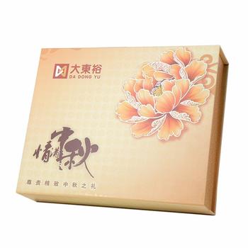 Luxury gold with flower and shimmering powder food packing box